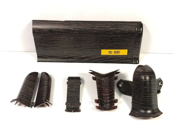 Плинтус Deconika 70 301 угол внутренний венге